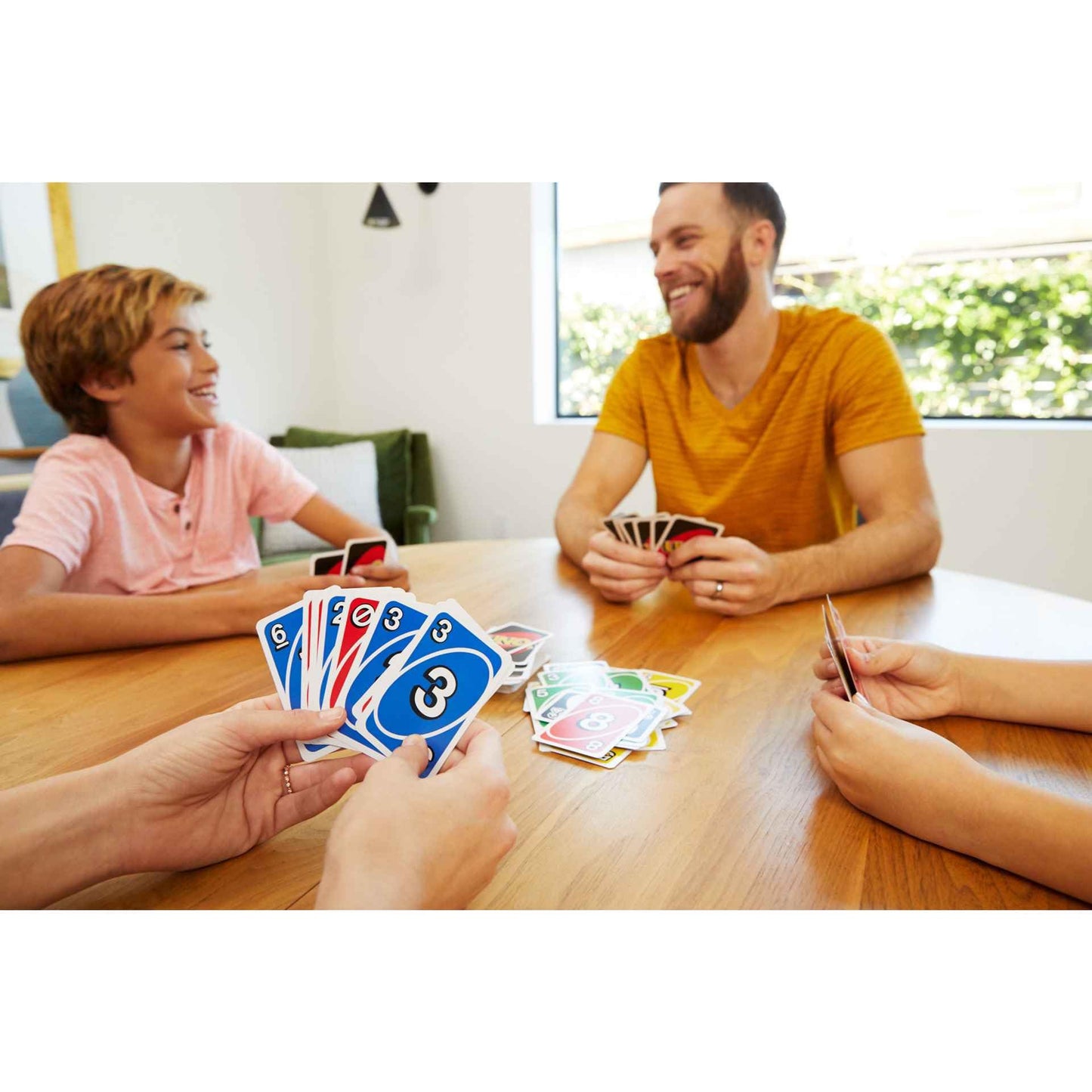 Mattel Games UNO Family Card Game, with 112 Cards in a Sturdy Storage Tin, Travel-Friendly, Makes a Great Game for 7 Year Olds and Up